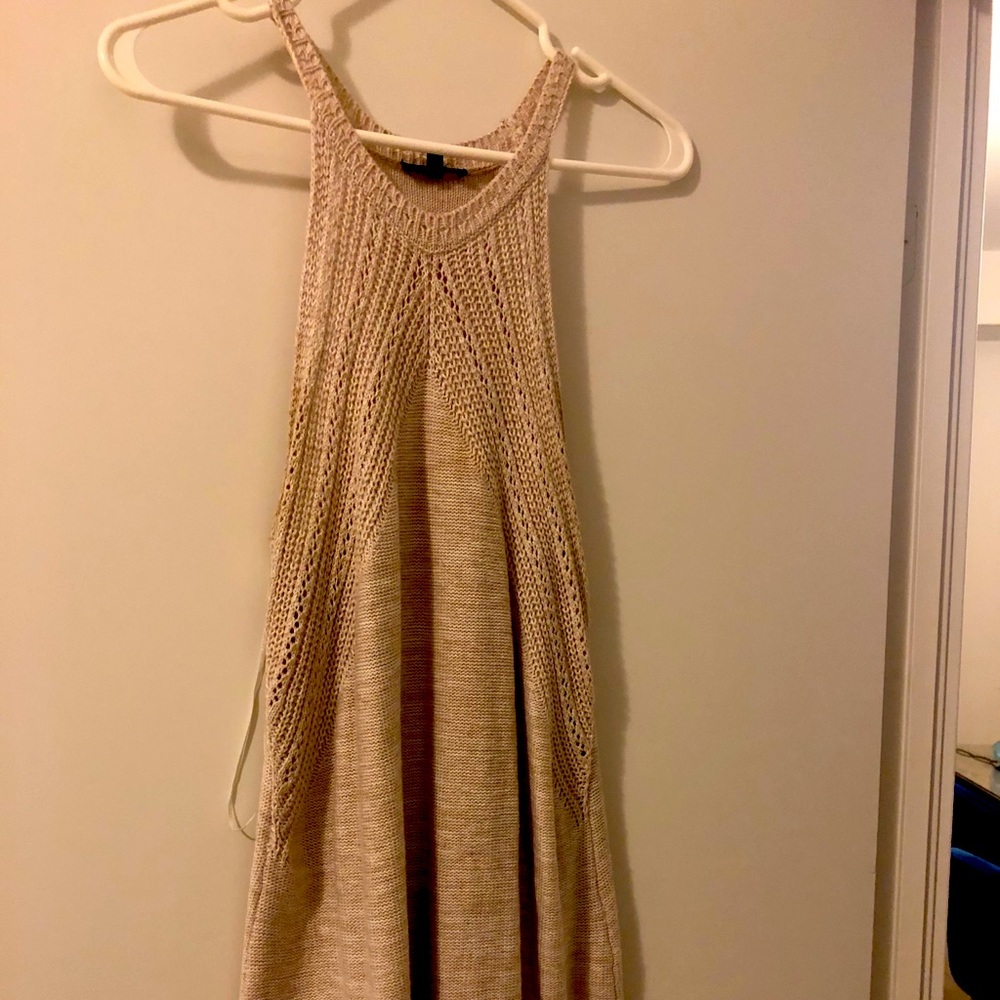 Cute top or can even be worn as a dress!